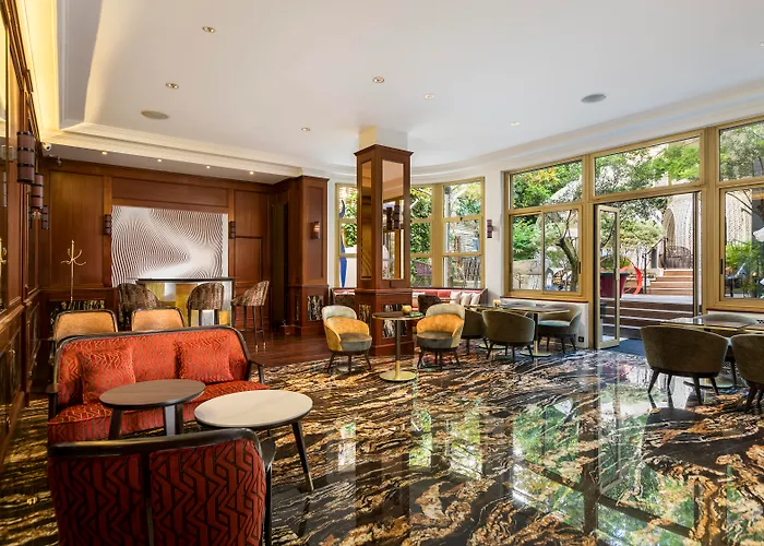 Atala Champs Elysees パリ