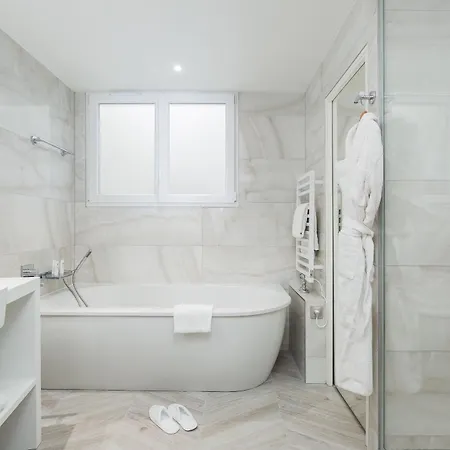 Atala Champs Elysees 4* パリ